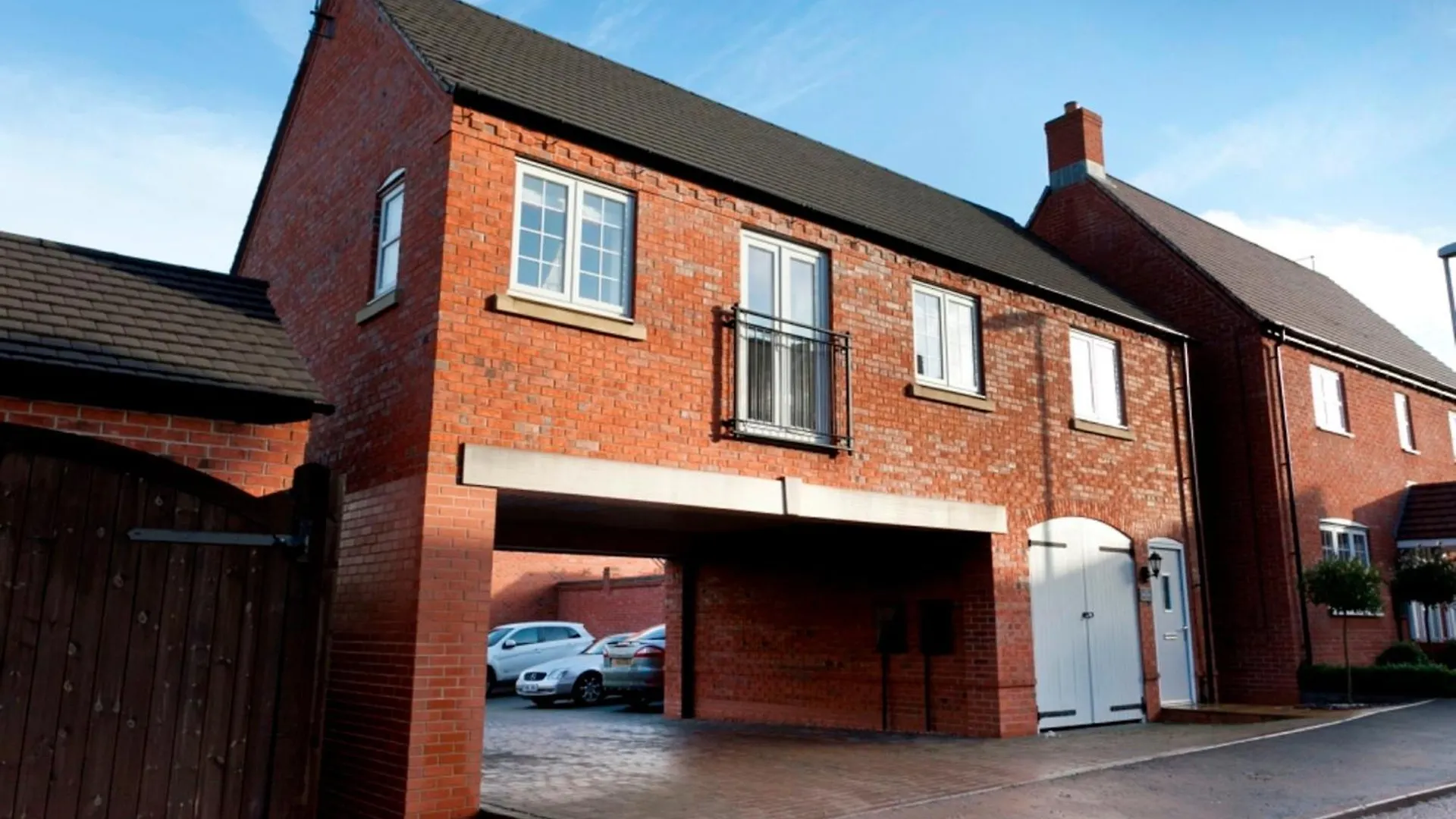 Dbs Serviced Apartments - The Coach House Castle Donington
