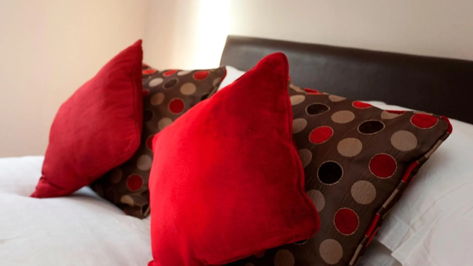 Dbs Serviced Apartments - The Coach House Castle Donington 0*,  United Kingdom