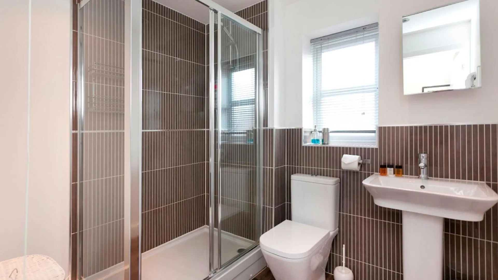 Dbs Serviced Apartments - The Coach House Castle Donington 0*,