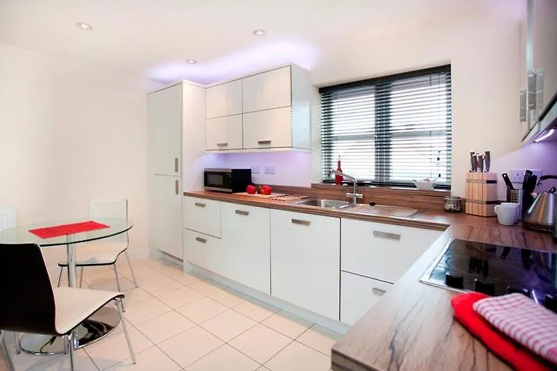 Dbs Serviced Apartments - The Coach House Castle Donington