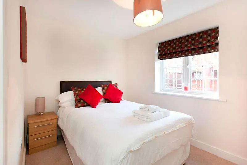 Dbs Serviced Apartments - The Coach House Castle Donington 0*,