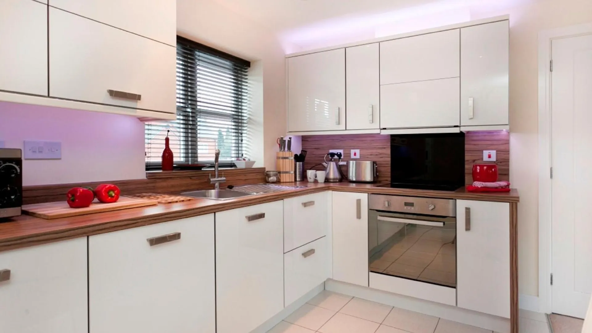 Dbs Serviced Apartments - The Coach House Castle Donington