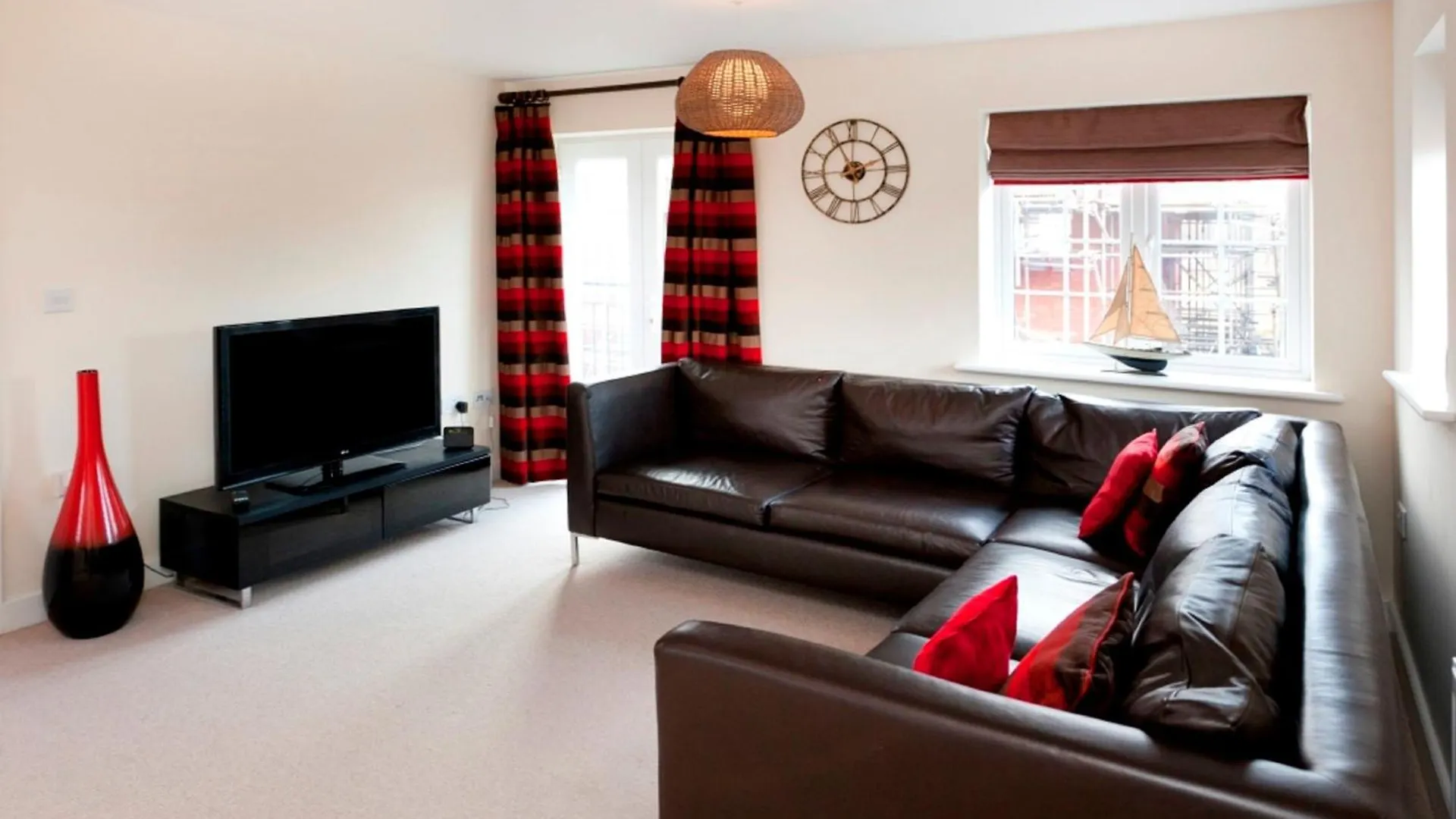 Dbs Serviced Apartments - The Coach House Castle Donington