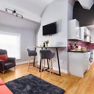 Apartment Delven House, 6 - Self Check-in, Self-catering Serviced For East Midlands Airport, Castle Donington