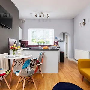 Apartment Delven House, 1 - Self Check-in, Self-catering Serviced For East Midlands Airport, Castle Donington